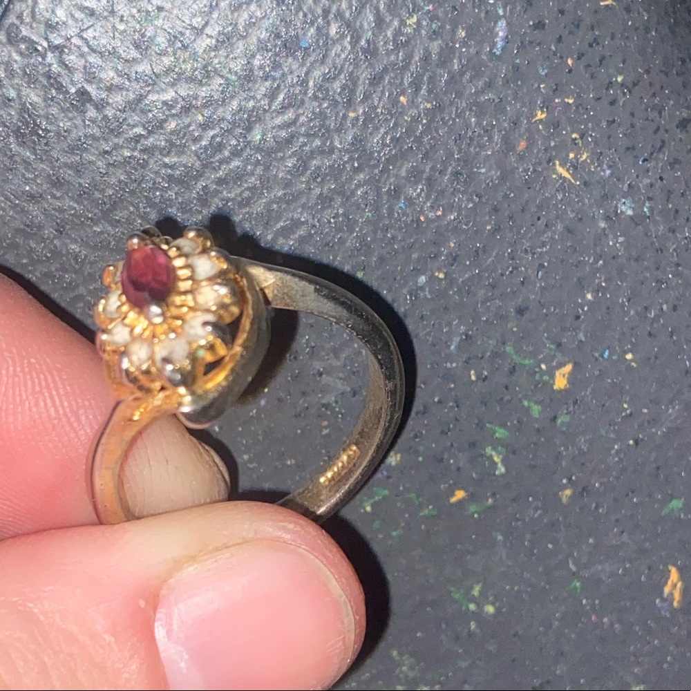 Roman marked gold filled ruby ring - Picture 3 of 7